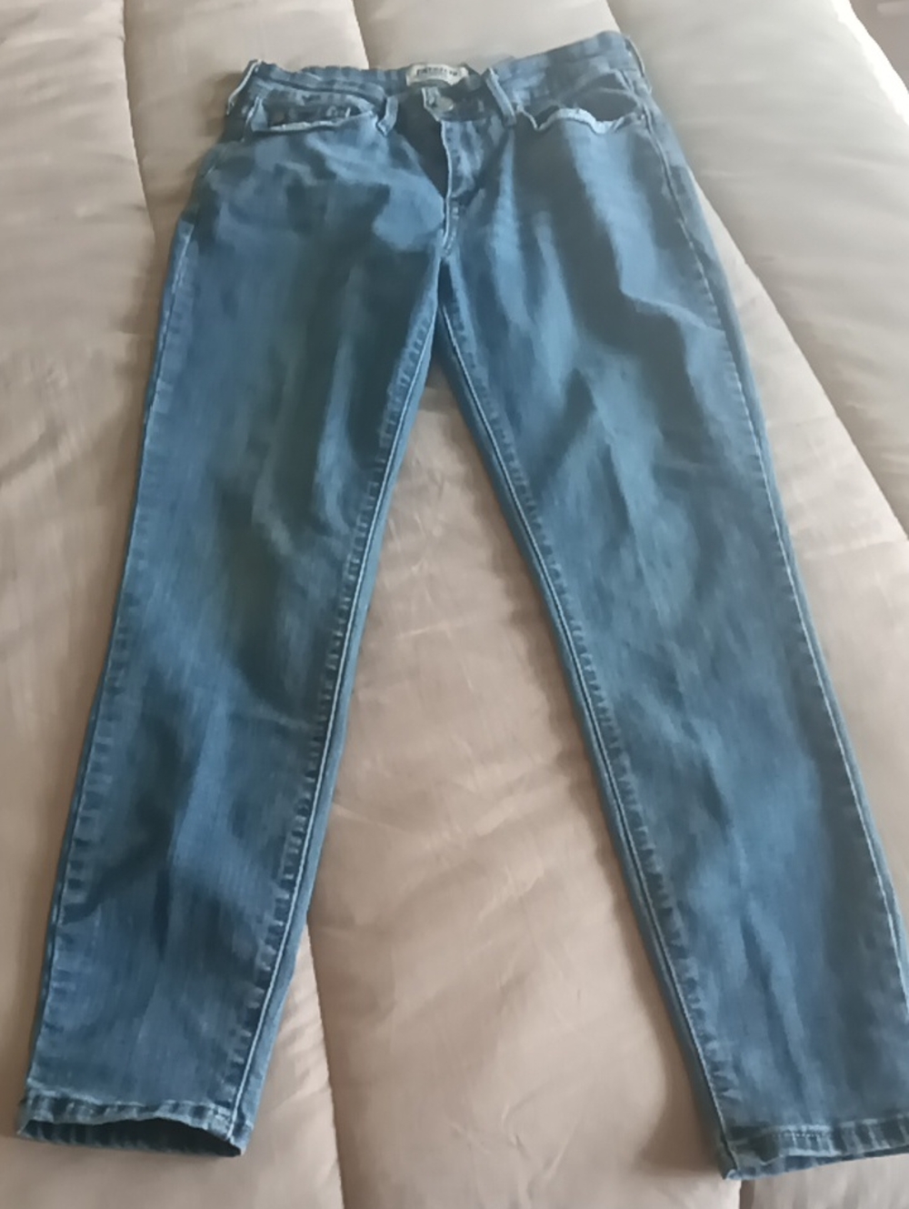 LEVI'S DENIZEN High-Rise Skinny Jeans in Medium Blue